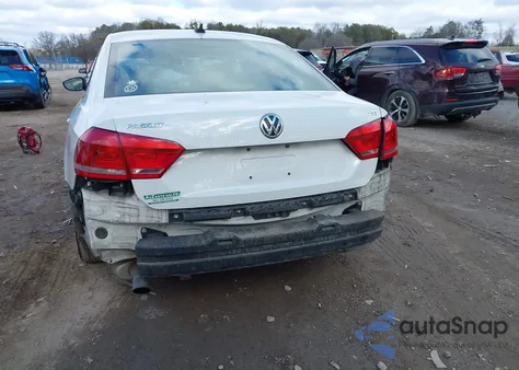 2014 Volkswagen Passat 1.8T Wolfsburg Edition из США, поврежденный, VIN 1VWAT7A34EC077440